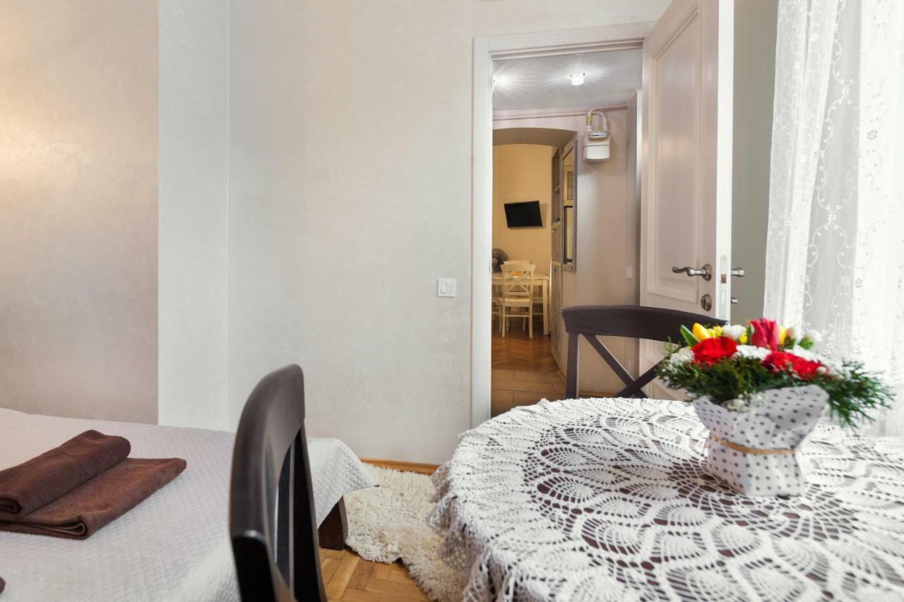 Apartments White House Лвив Екстериор снимка